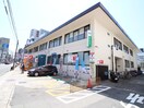 川西栄町郵便局(郵便局)まで511m フローラ花屋敷