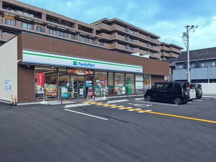 ファミリーマート 京都薬科大学前店(コンビニ)まで80m 山科HATCH京都薬大前