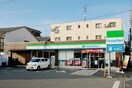 ファミリーマート庄内栄町店(コンビニ)まで215m 弥生ハウス