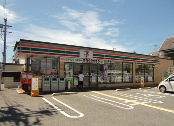 セブンイレブン八尾西山本6丁目店(コンビニ)まで800m コルティーレ緑ヶ丘