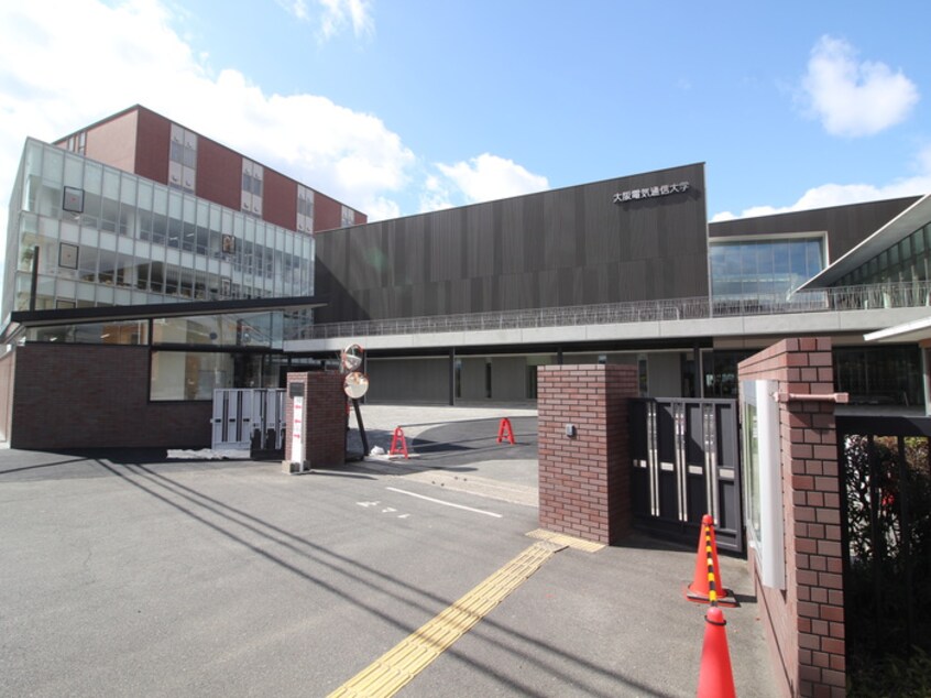 大阪電気通信大学(大学/短大/専門学校)まで700m パインヒル２