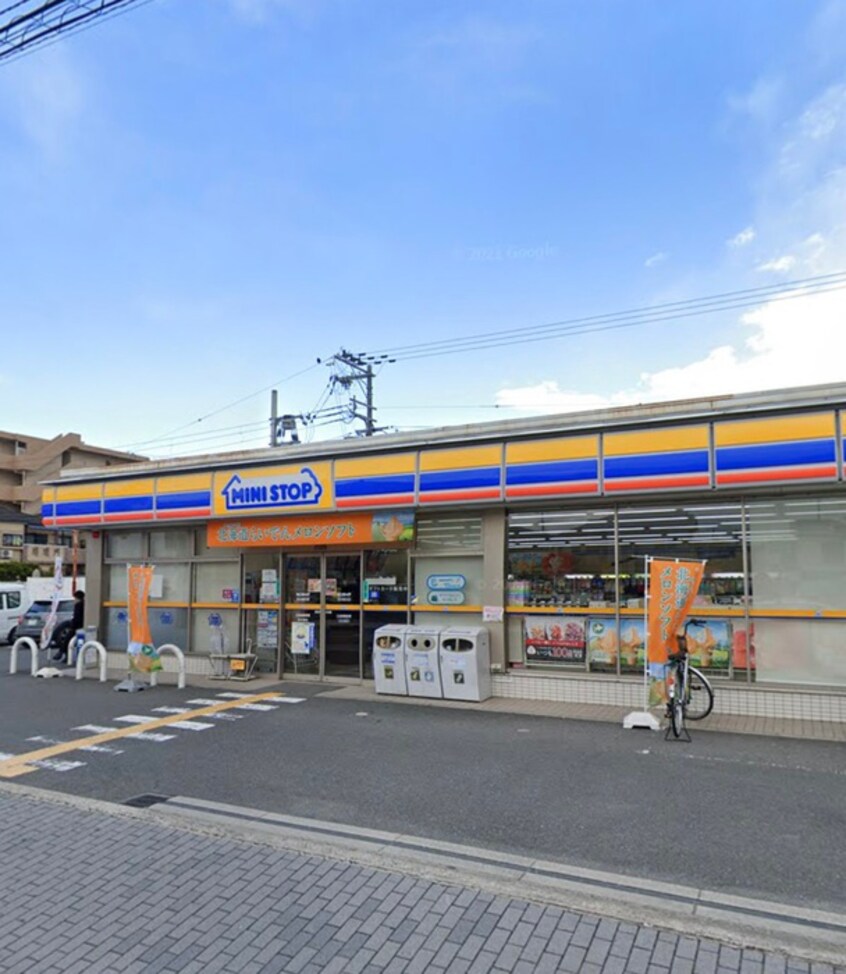 サークルＫ(コンビニ)まで300m ｱﾝﾌﾟﾙ-ﾙｸﾗ-ｼﾞｭｳｴｽﾄﾋﾙｽﾞ