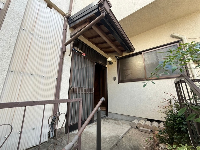 エントランス部分 広野町大開貸家