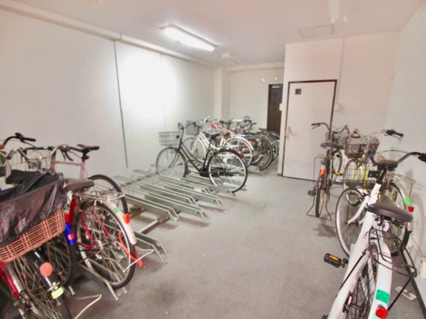 駐輪場 兵一鳴尾ビル