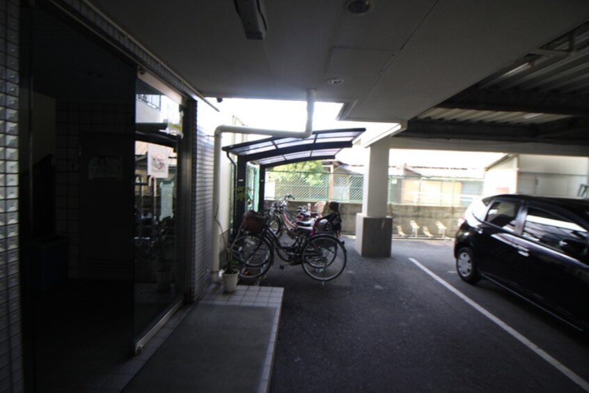 駐輪場 エレガンス松本２号館