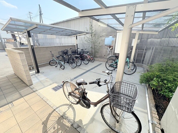駐輪場 アヴェルラ堺