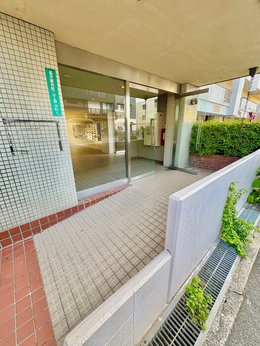 エントランス部分 家具町ハイツ