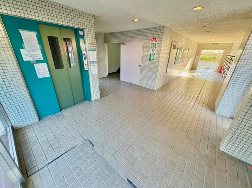 エントランス部分 家具町ハイツ