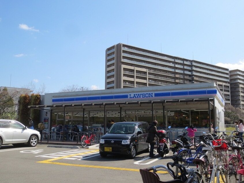 ローソン鶴見緑地駅前店(コンビニ)まで177m ウッディハウスウエコ－