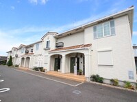 Ｏｌｉｖｅ　Ｃｏｕｒｔ