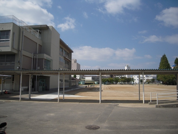 寝屋川市立桜小学校(小学校)まで400m コンフェリア池田