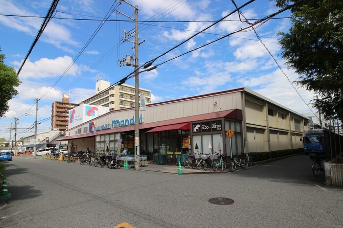 万代 矢田店(スーパー)まで130m レガーレ長居公園