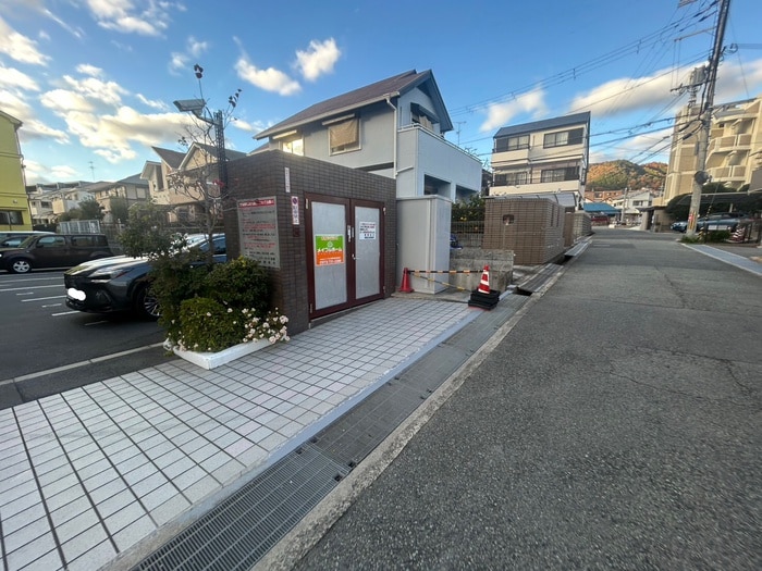 駐車場 リバ－サイド箕面