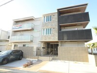 Ｌａ　Ｚｕｌｉ　ＭＯＺＵ