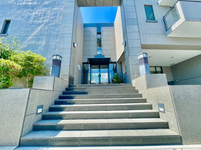 エントランス部分 ラセ－ヌ豊中