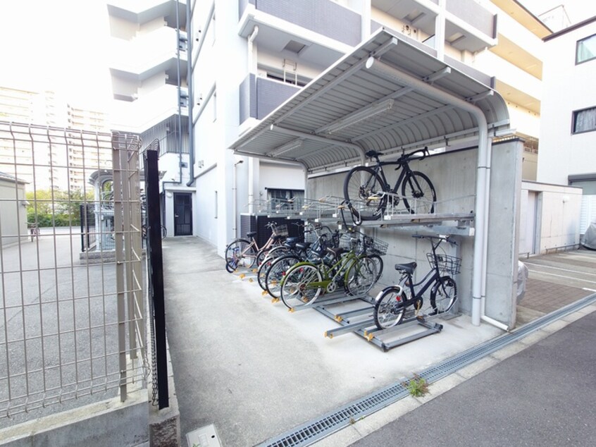 駐輪場 コスモリード神戸三宮