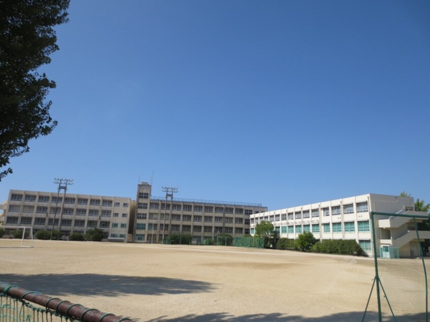 鳳中学校(中学校/中等教育学校)まで200m フジパレス堺鳳西Ⅰ番館