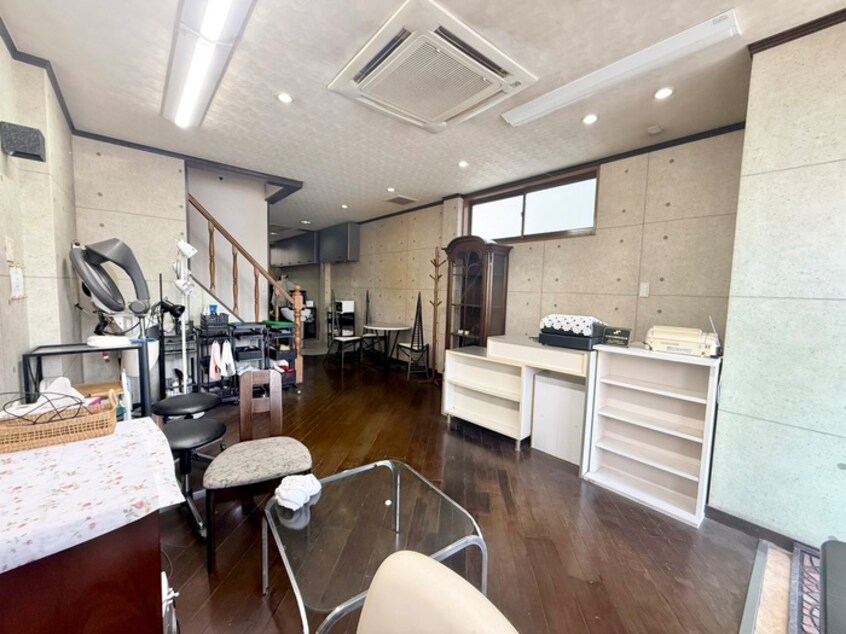 居室 久世里ノ西店舗付き住宅