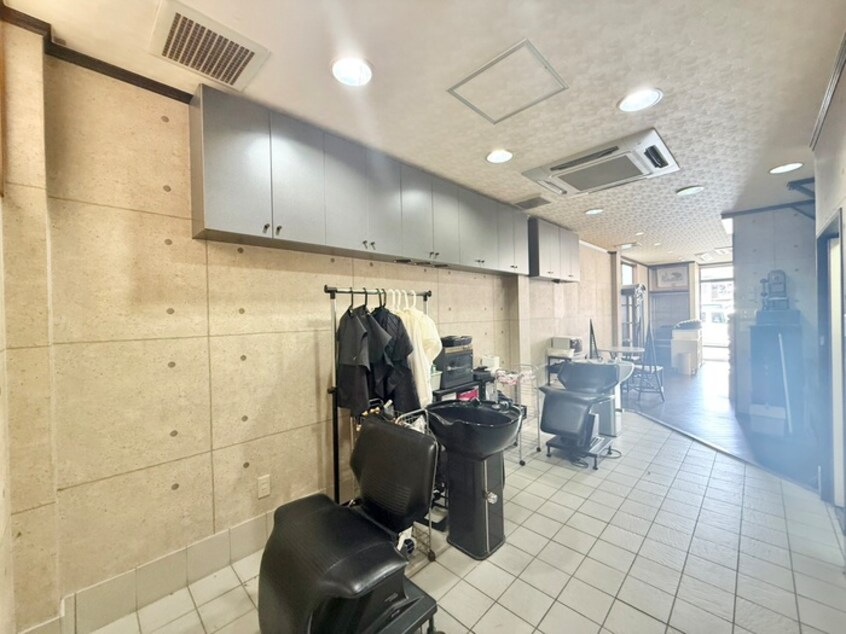 居室 久世里ノ西店舗付き住宅