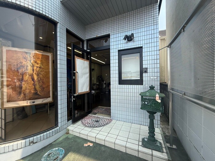 エントランス部分 久世里ノ西店舗付き住宅