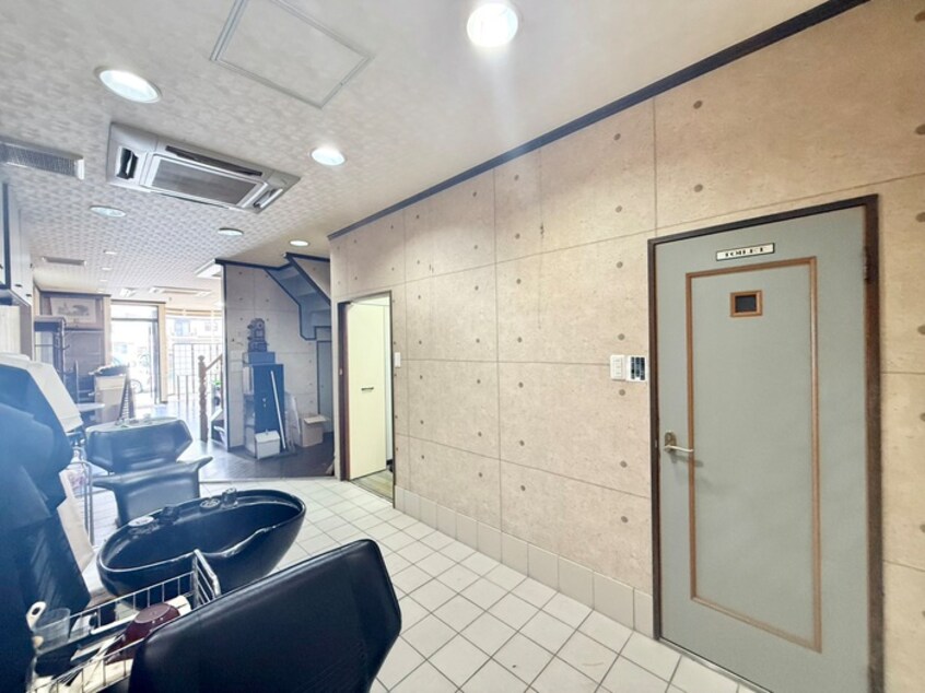 居室 久世里ノ西店舗付き住宅