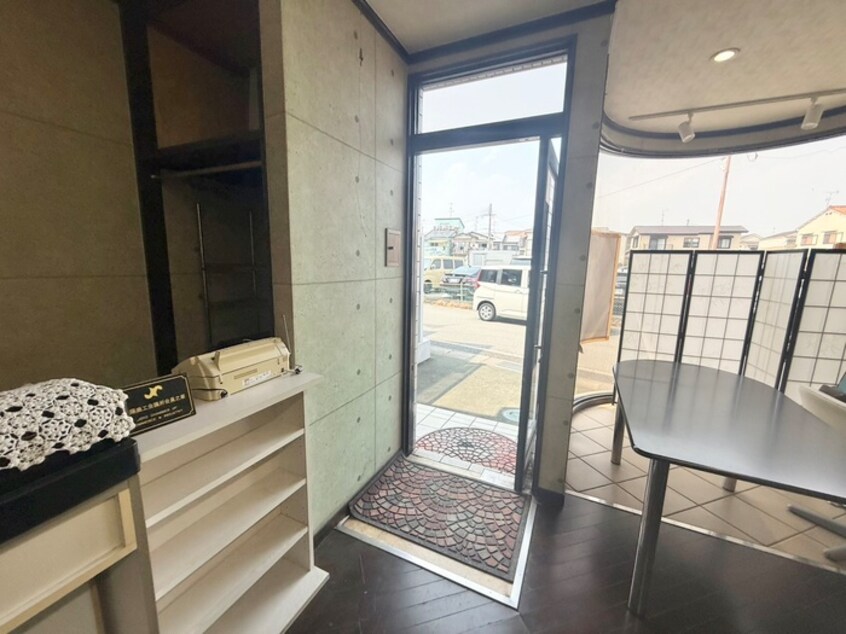 玄関 久世里ノ西店舗付き住宅