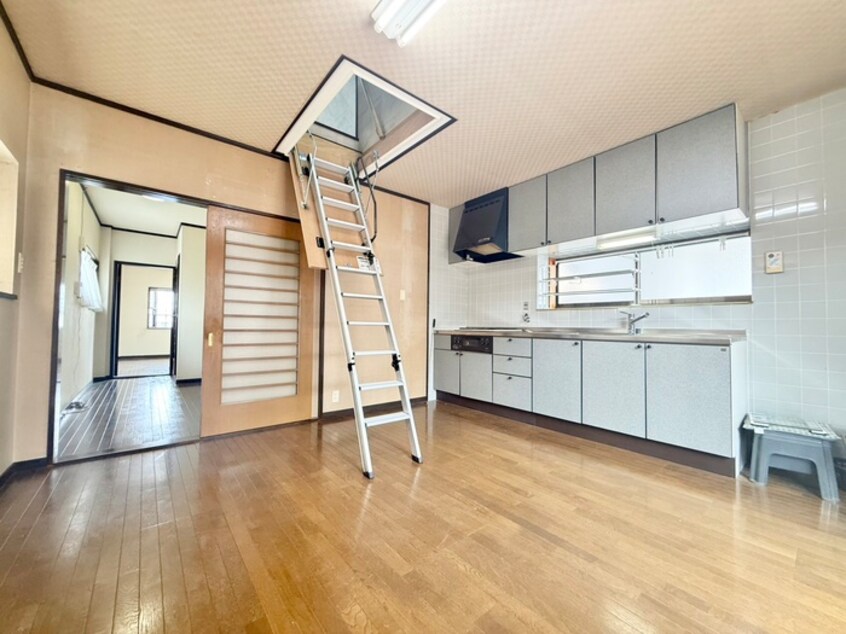 キッチン 久世里ノ西店舗付き住宅