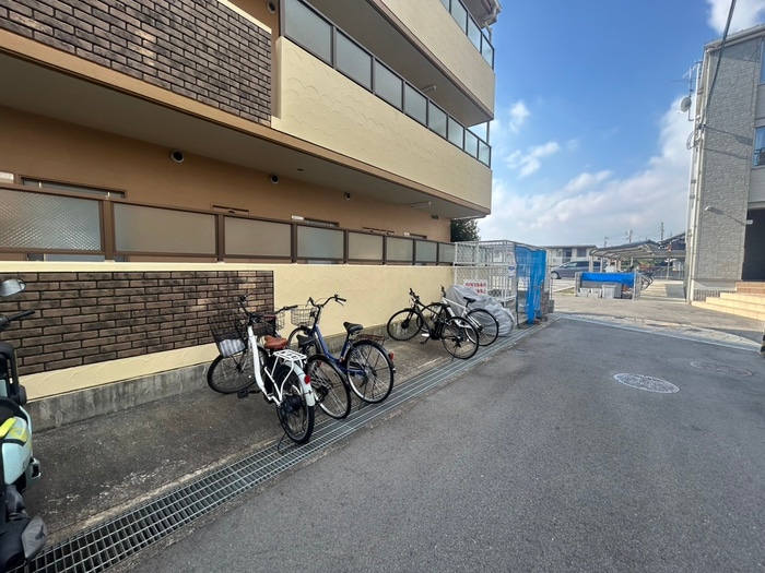 駐輪場 ヴァンクリ－フ