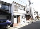 御陵荒巻町貸家の外観
