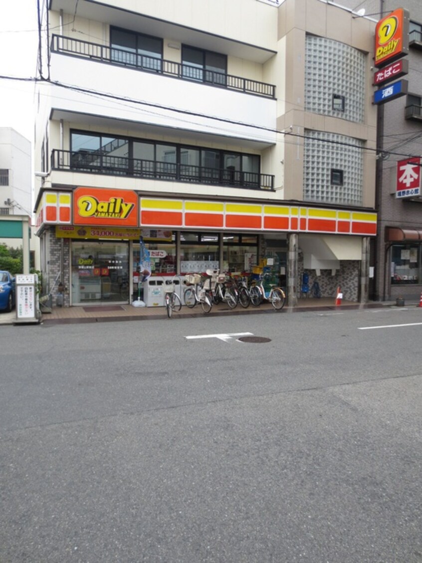 デイリーヤマザキ浅香山駅前店(コンビニ)まで240m フジパレス堺香ヶ丘ノース
