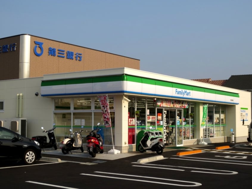 ファミリーマート(コンビニ)まで1000m ヤマキヨハイツ