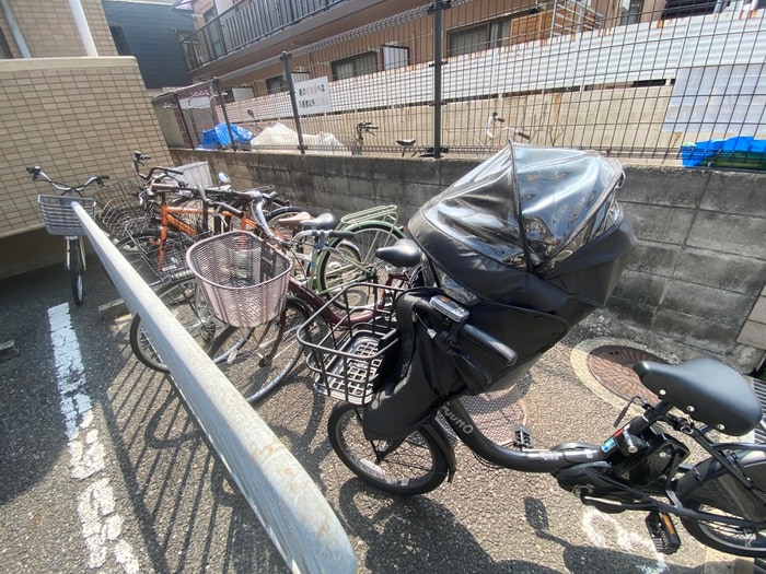 駐輪場 ウエストフィールド里中