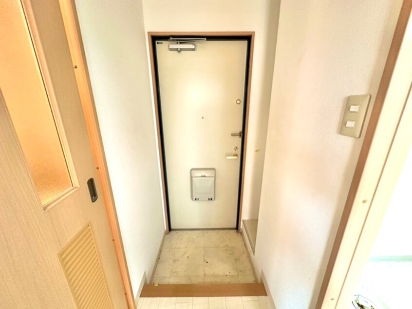 玄関 アムール親王塚