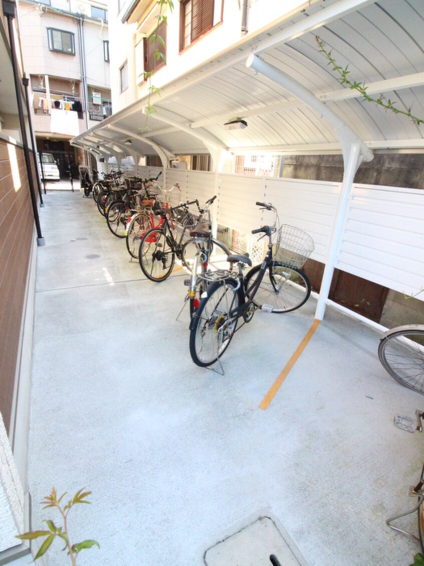 駐輪場 Bonne journee