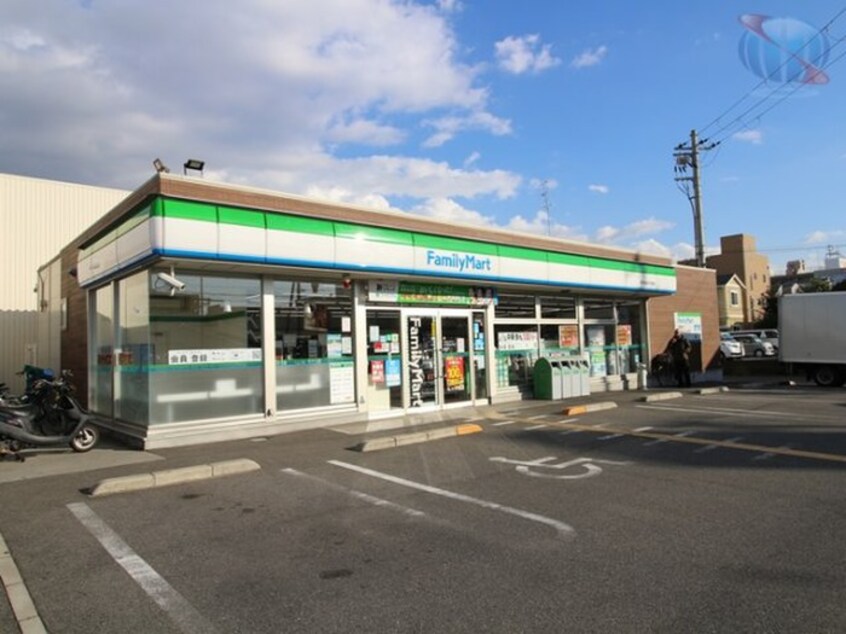 ファミリーマート東大阪森河内東店(コンビニ)まで689m アーネスハイツ甲田B