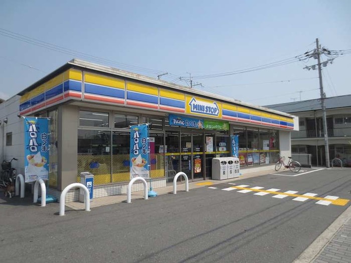 ミニストップ(コンビニ)まで750m ホワイトハイツ春日