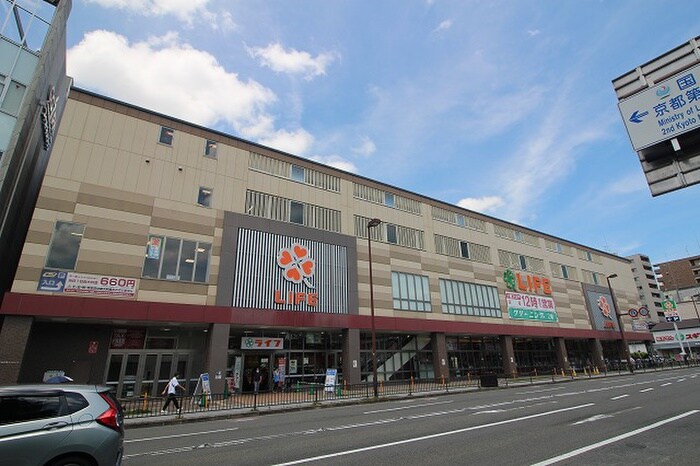ライフ二条駅前店(スーパー)まで650m Ｐｅａｃｅｆｕｌ朱雀