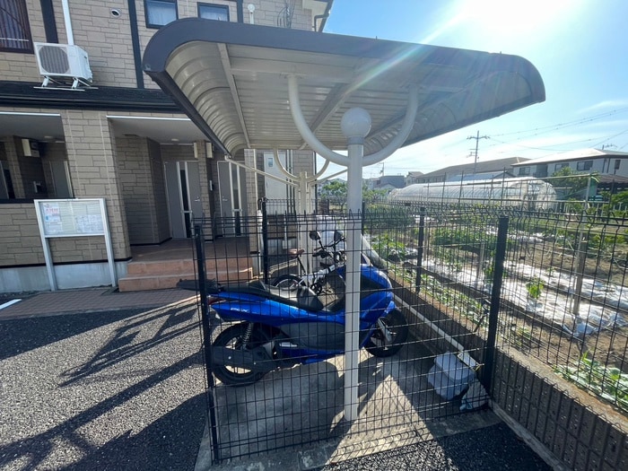 バイク置き場 ヴィラ城内