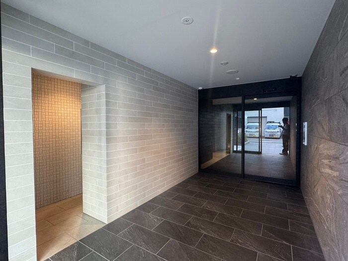 エントランス部分 シロハイヌ尼崎中央