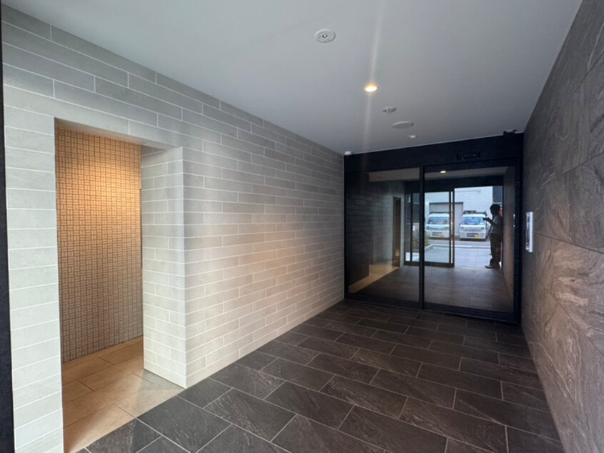 エントランス部分 シロハイヌ尼崎中央