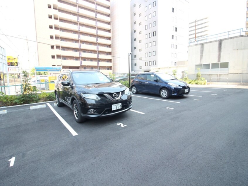 駐車場 ｾﾚﾆﾃ西中島アリア弐番館