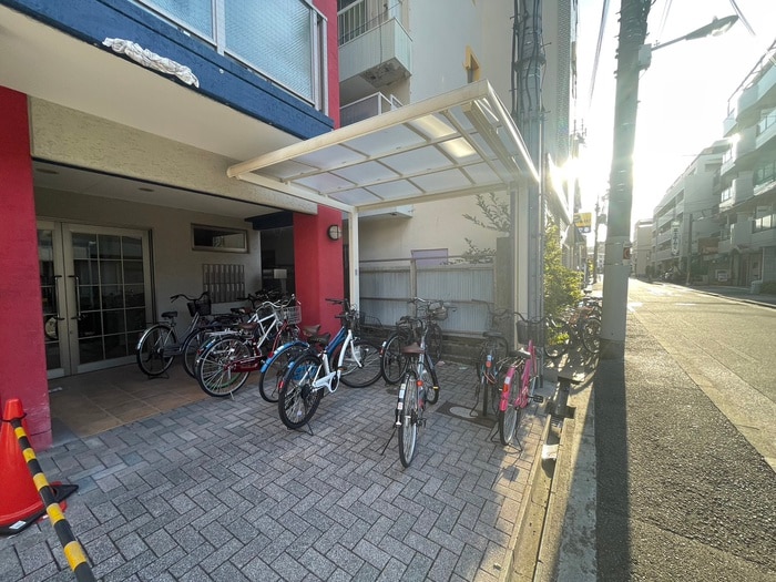 駐輪場 トラストアビコ