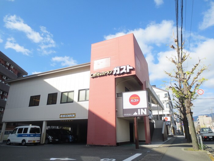 ガスト(その他飲食（ファミレスなど）)まで2400m エーベル音戸山