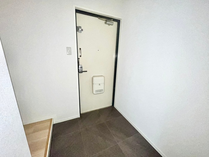 玄関 三国ＤＥＮＯビル