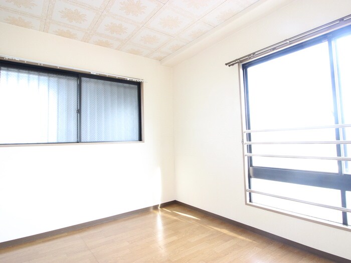 居室 エムズ岸里