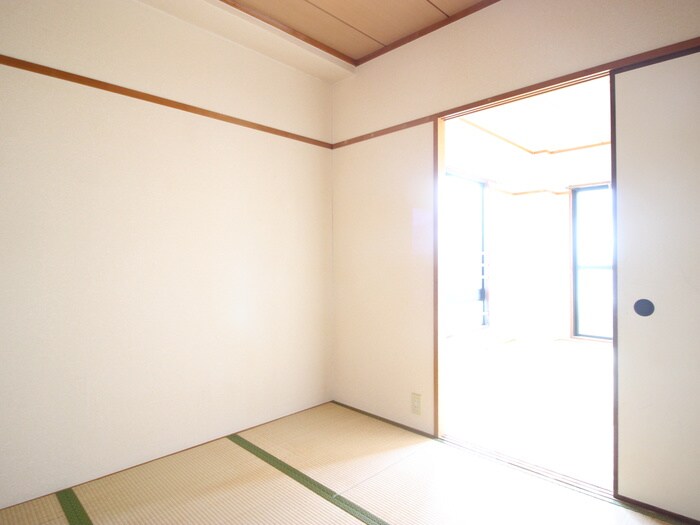 居室 エムズ岸里