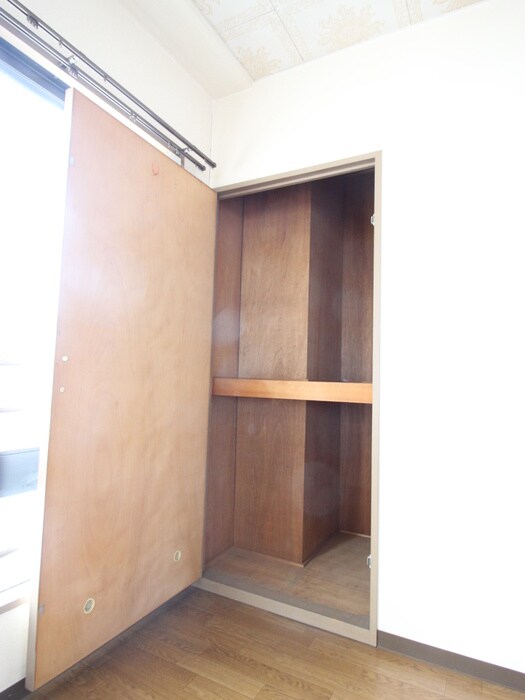 収納 エムズ岸里