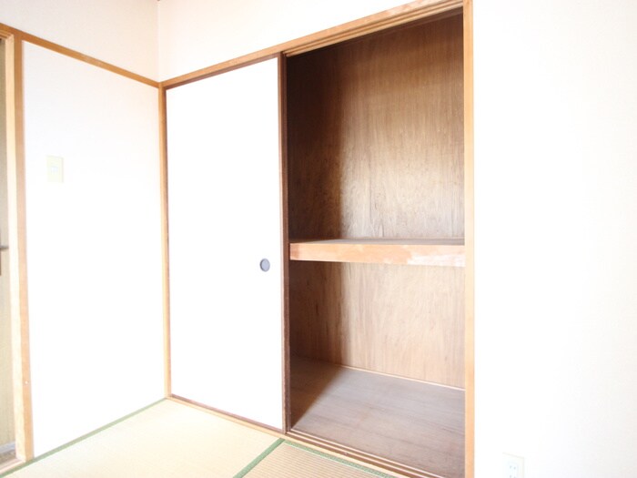 収納 エムズ岸里