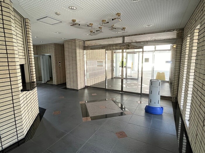 エントランス部分 ｽﾁｭｰﾃﾞﾝﾄﾊﾟﾚｽ茨木