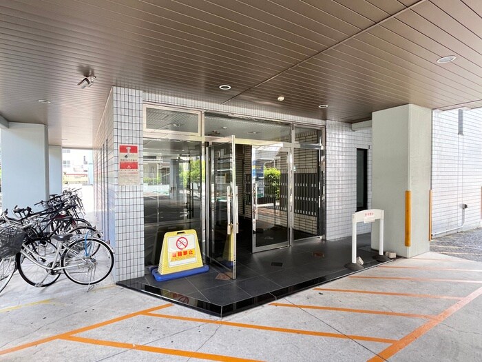 エントランス部分 ｽﾁｭｰﾃﾞﾝﾄﾊﾟﾚｽ茨木